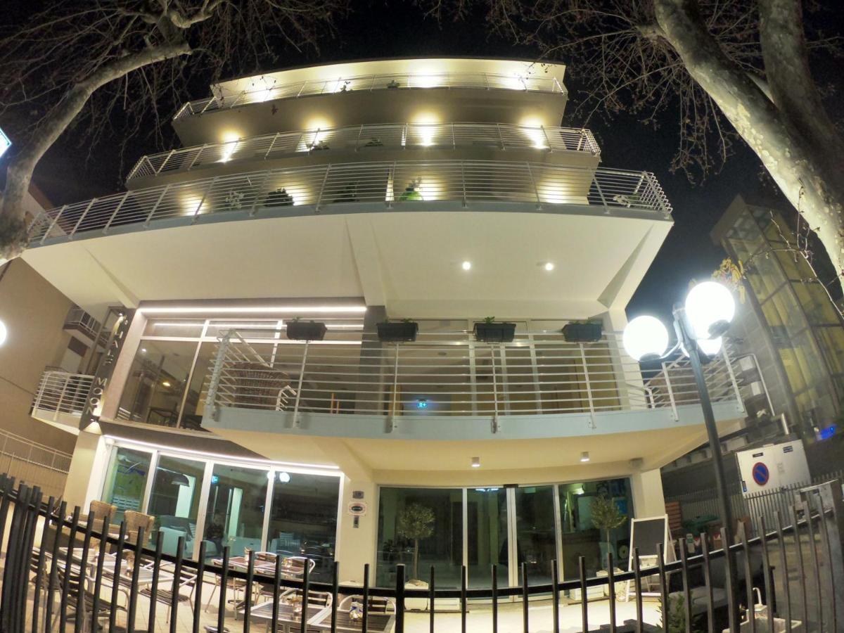 Hotel Half Moon Airport Restaurant Rímini Exterior foto